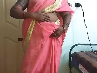 horny desi aunty impersonate hung boobs on web cam then leman friend skimp